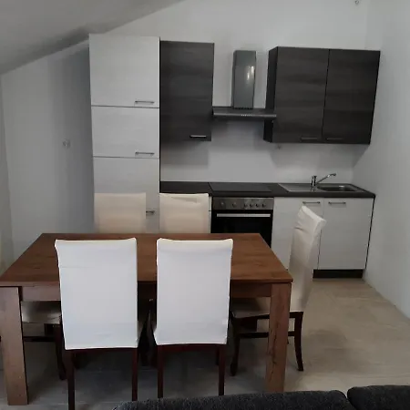 Segedin Apartment *